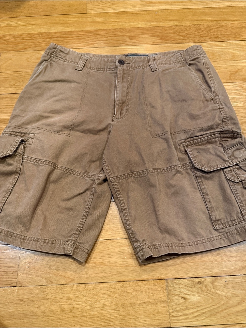 Old Navy loose cargo shorts size 34 .